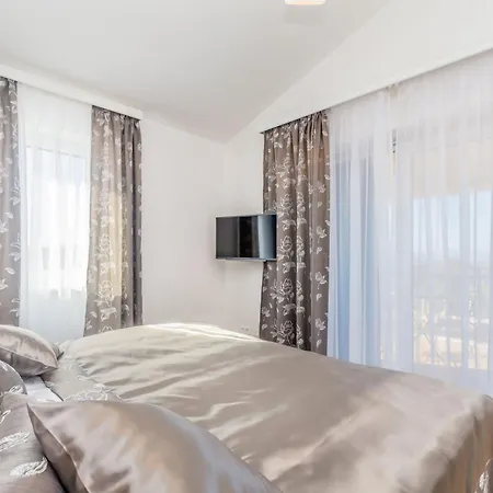 펜션 Roko Mit Privatem Pool By Interhome