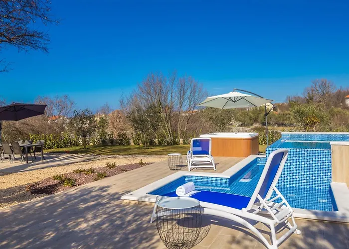 Roko Mit Privatem Pool By Interhome 펜션 *