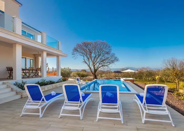 Roko Mit Privatem Pool By Interhome *