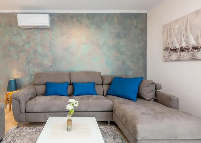 בית נופש Roko Mit Privatem Pool By Interhome
